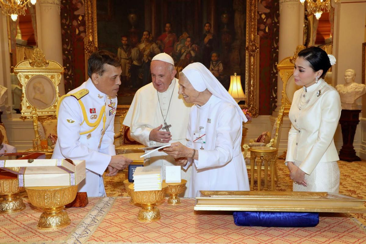 Pope Francis the King and Sr Ana